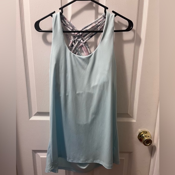 Women’s Zelos size medium athletic tank with built in bra - Picture 1 of 3